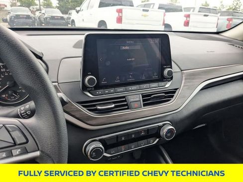 Used 2025 Nissan Altima 2.5 SV FWD image 21