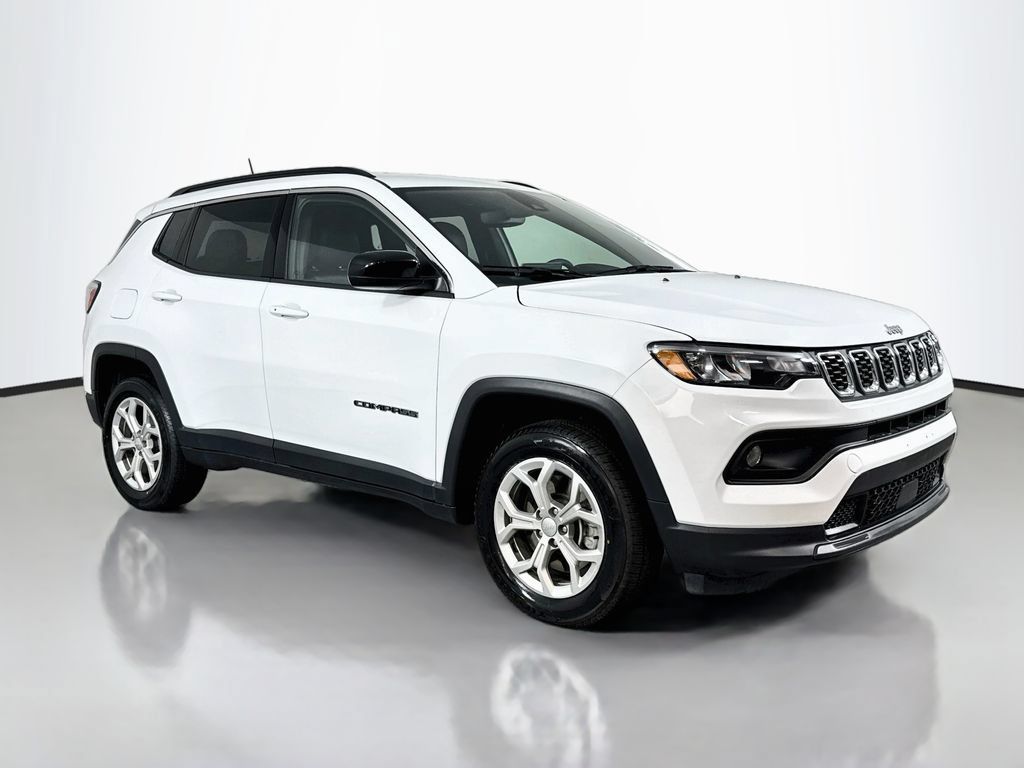 Used 2024 Jeep Compass Latitude AWD/4WD image 4