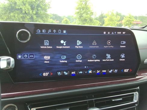 Certified 2025 Chevrolet Traverse RS FWD image 31