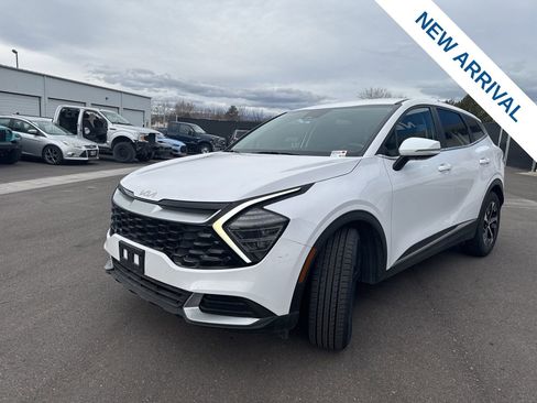 Used 2024 Kia Sportage EX image 3