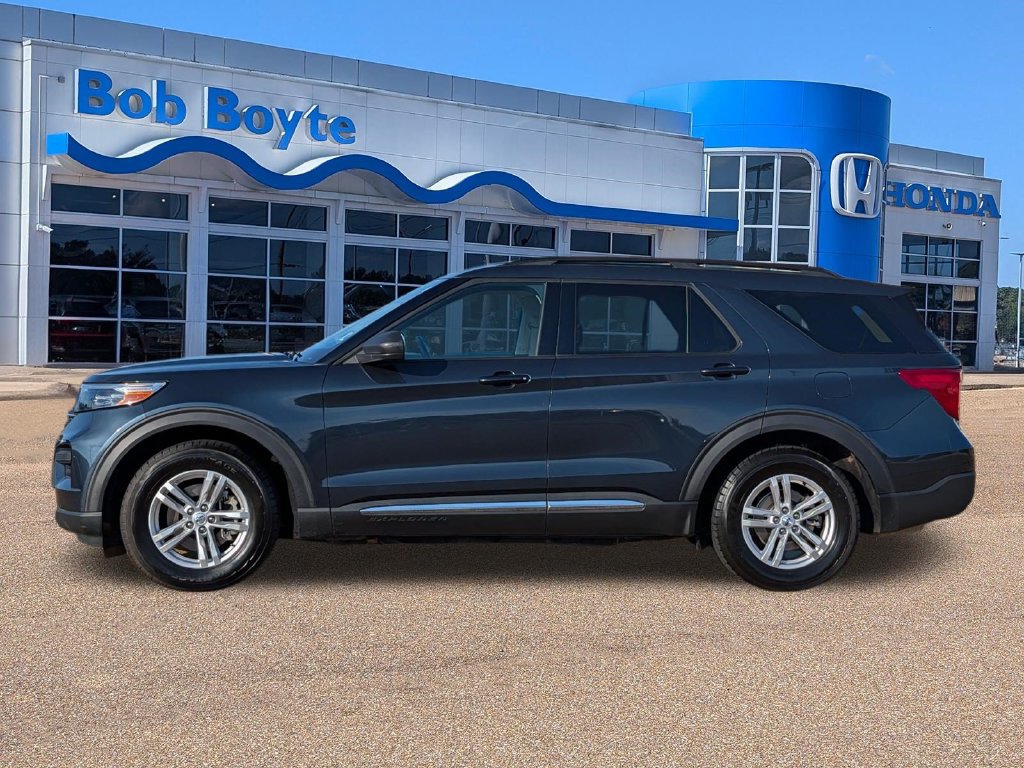 Used 2023 Ford Explorer XLT w/ Class IV Trailer Tow Package RWD image 2