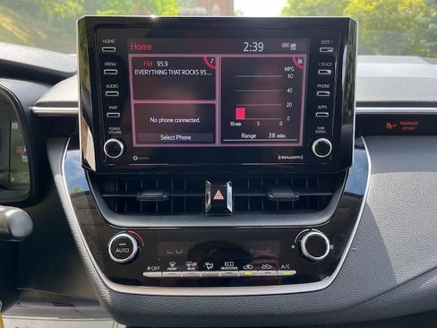 Used 2021 Toyota Corolla LE FWD image 17
