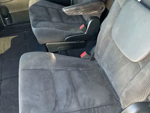 Used 2017 Dodge Grand Caravan SE image 5