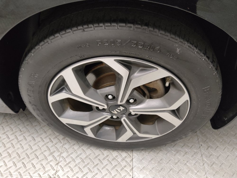 Used 2020 Kia Forte LXS FWD image 31