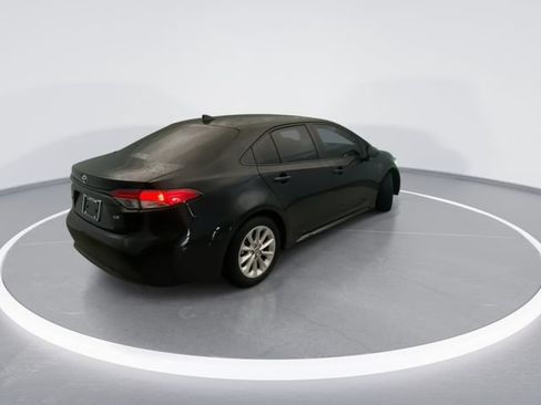 Used 2021 Toyota Corolla LE w/ LE Convenience Package FWD image 6