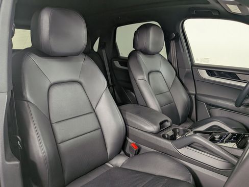 Certified 2024 Porsche Cayenne AWD/4WD image 24