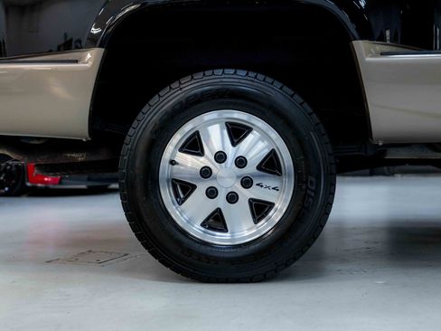 Used 1988 Chevrolet Silverado 1500 4x4 Regular Cab image 18