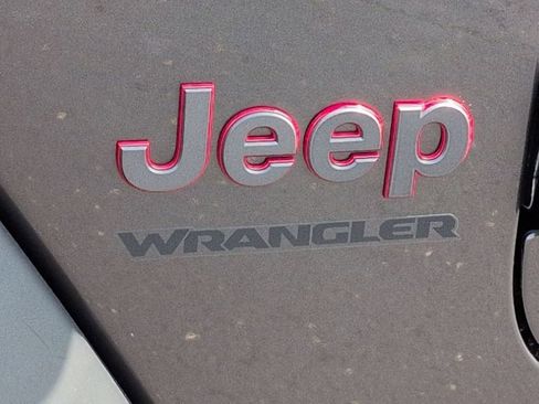 Used 2024 Jeep Wrangler Unlimited Rubicon w/ Technology Group AWD/4WD image 26