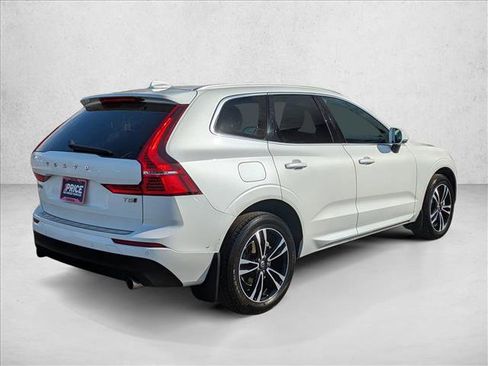 Used 2021 Volvo XC60 T5 Momentum w/ Premium Package image 5
