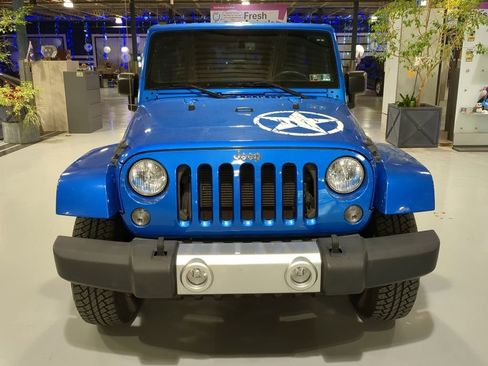 Used 2015 Jeep Wrangler Unlimited Sahara w/ Connectivity Group AWD/4WD image 2