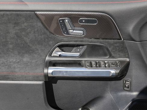 Used 2024 Mercedes-Benz GLB 250 4MATIC image 24