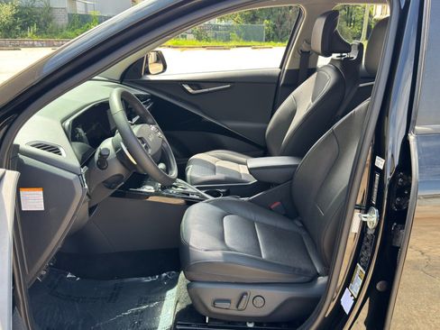 Used 2023 Kia Niro SX Touring FWD image 16