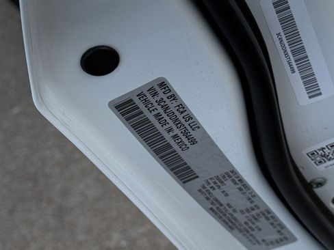 Used 2025 Jeep Compass Trailhawk image 29