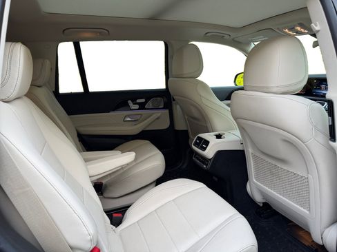 Used 2024 Mercedes-Benz GLS 450 4MATIC image 20