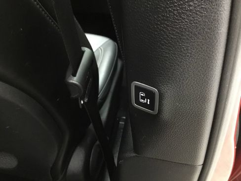 Used 2025 Chrysler Pacifica Select FWD image 41