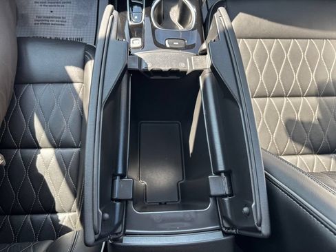Used 2023 Buick Envision Avenir AWD/4WD image 19
