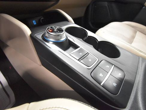 Used 2020 Ford Escape Titanium AWD/4WD image 23