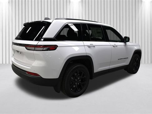 New 2026 Jeep Grand Cherokee Altitude AWD/4WD image 3