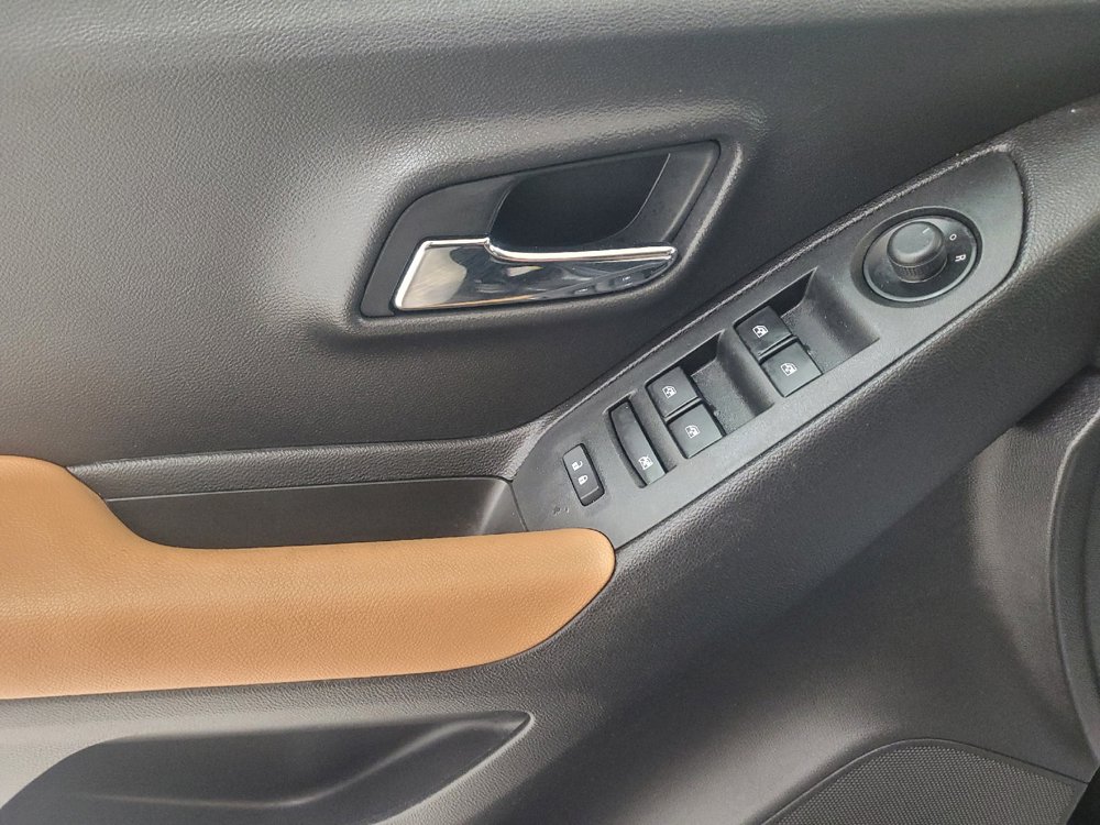 Used 2019 Chevrolet Trax LT FWD image 27