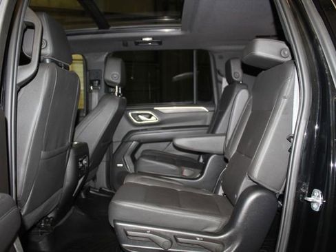 Used 2023 Chevrolet Suburban LT w/ Luxury Package AWD/4WD image 18