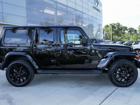 Used 2025 Jeep Wrangler Unlimited Sahara AWD/4WD image 27