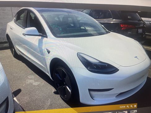 Used 2023 Tesla Model 3 Standard Range image 2