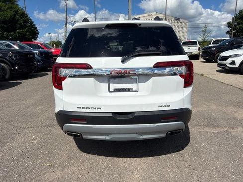 Used 2023 GMC Acadia SLT w/ Preferred Package AWD/4WD image 4