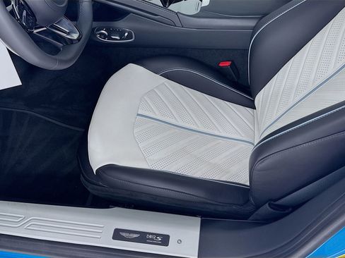 Used 2026 Aston Martin DB12 Coupe RWD image 17