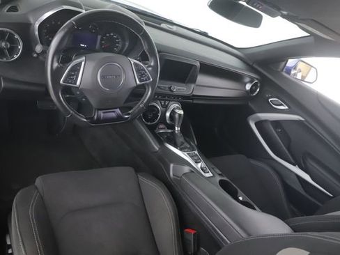 Used 2020 Chevrolet Camaro LT image 17