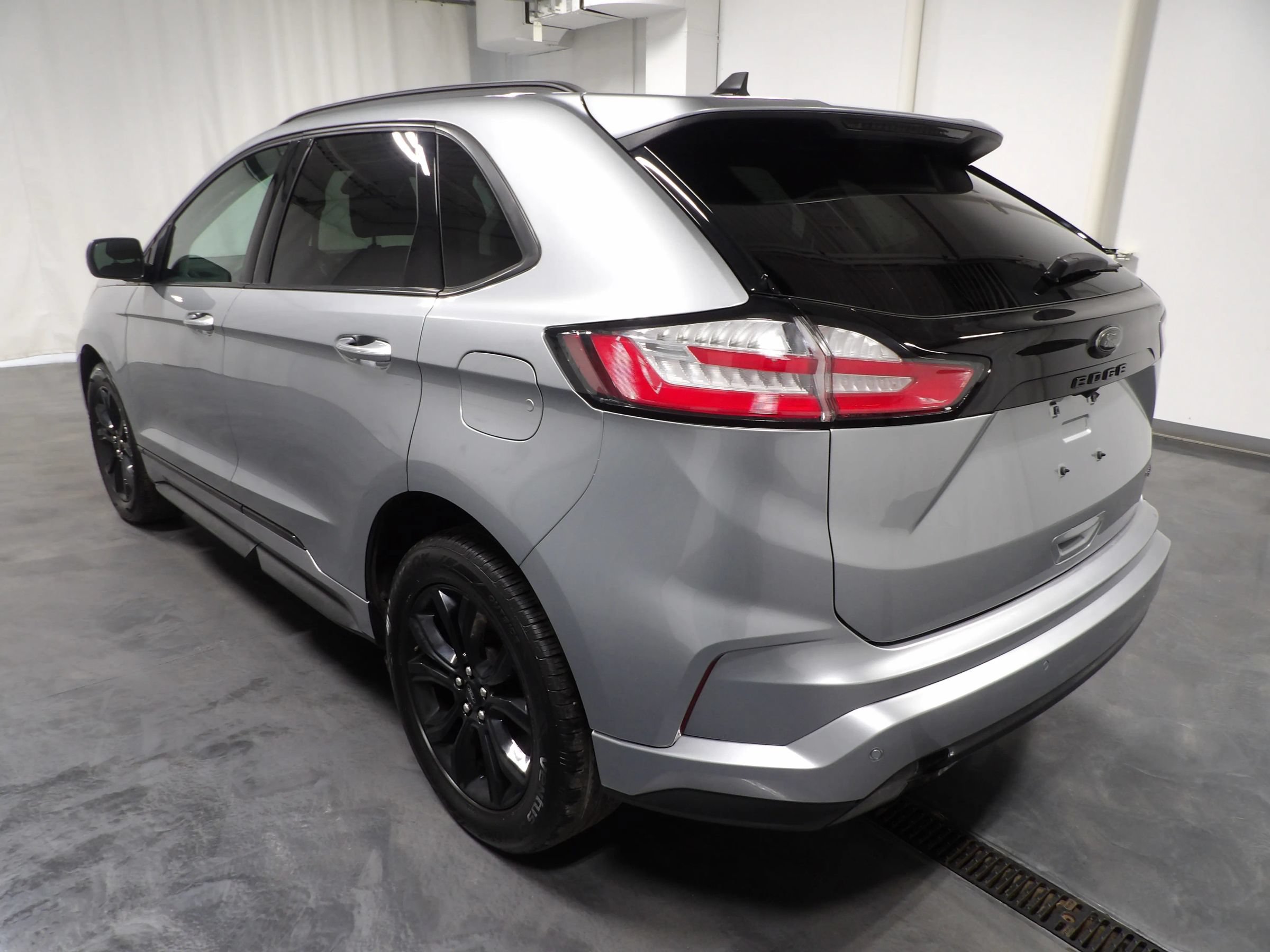 Used 2024 Ford Edge SE w/ Black Appearance Package AWD/4WD image 7