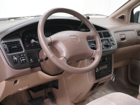 Used 1998 Toyota Sienna XLE image 9