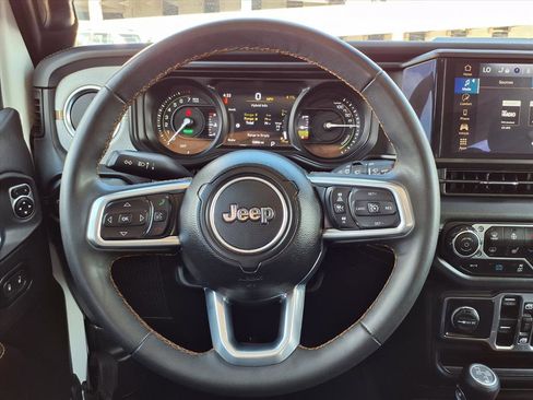 Used 2024 Jeep Wrangler Unlimited Sahara image 12