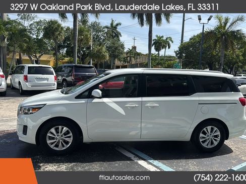 Used 2017 Kia Sedona LX w/ LX Essentials Premium Package FWD image 7