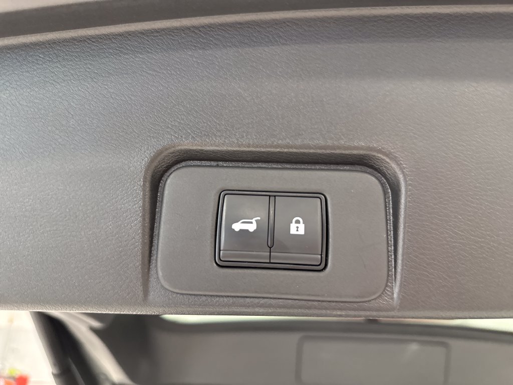 Used 2024 Nissan Rogue SV AWD/4WD image 39