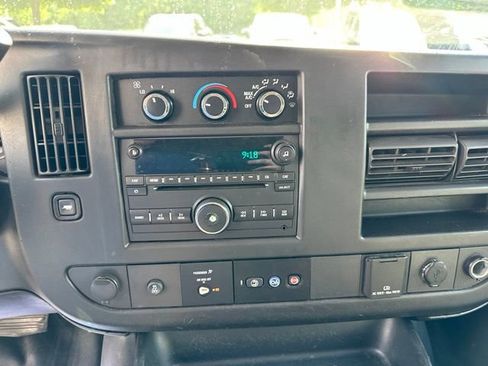 Used 2017 Chevrolet Express 2500 RWD image 16
