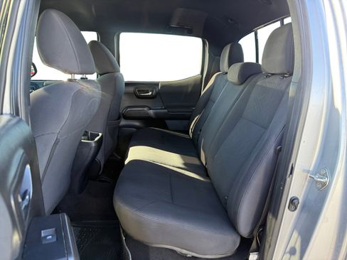 Used 2018 Toyota Tacoma TRD Off-Road image 16