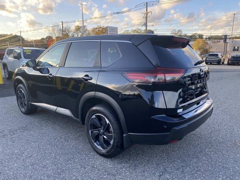 Used 2024 Nissan Rogue SV image 8