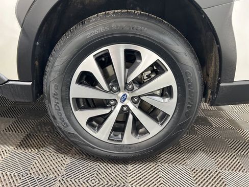 Used 2025 Subaru Outback Premium AWD/4WD image 29