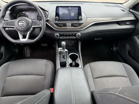 Used 2024 Nissan Altima 2.5 SV FWD image 8