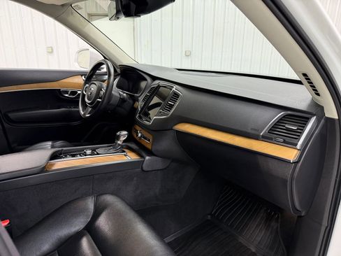 Used 2021 Volvo XC90 T6 Momentum w/ Climate Package AWD/4WD image 14