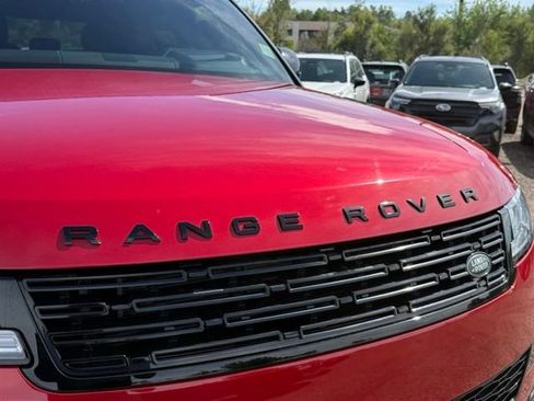 Used 2025 Land Rover Range Rover Sport SE AWD/4WD image 10
