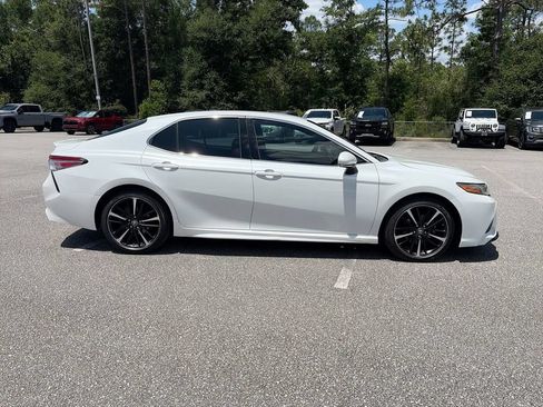 Used 2018 Toyota Camry XSE FWD image 3