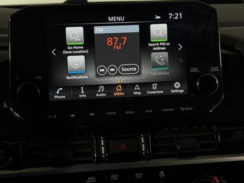 Used 2025 Nissan Pathfinder SL FWD image 18