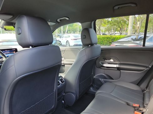 Used 2024 Mercedes-Benz GLB 250 image 9