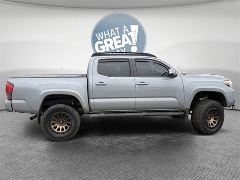 Used 2020 Toyota Tacoma SR5 w/ Technology Package image 2