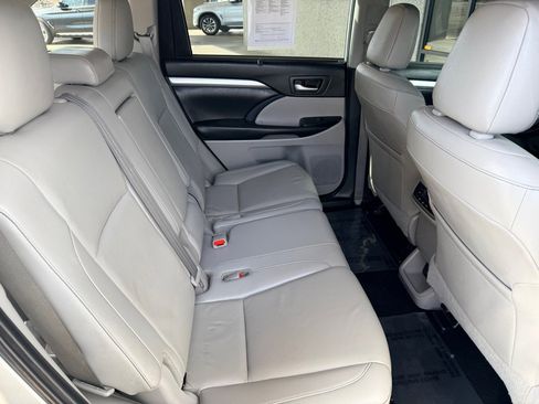 Used 2019 Toyota Highlander XLE image 22
