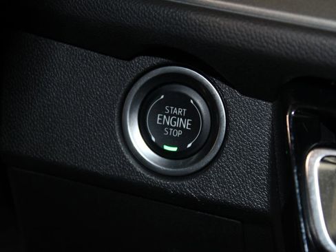 Used 2024 Chevrolet Traverse LT image 43