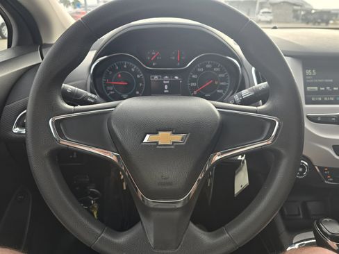 Used 2017 Chevrolet Cruze LS image 10