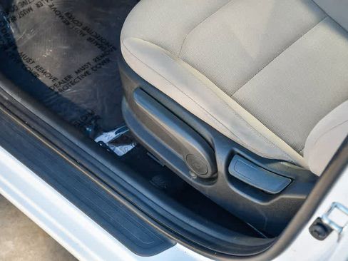 Used 2017 Hyundai Elantra SE image 19