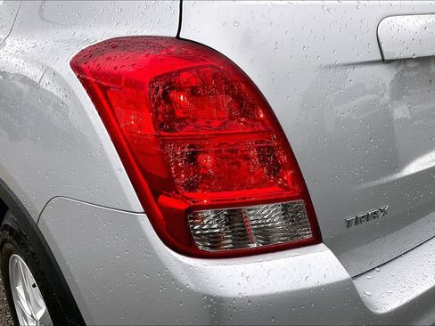Used 2022 Chevrolet Trax LS w/ Tint and Cruise Package FWD image 20